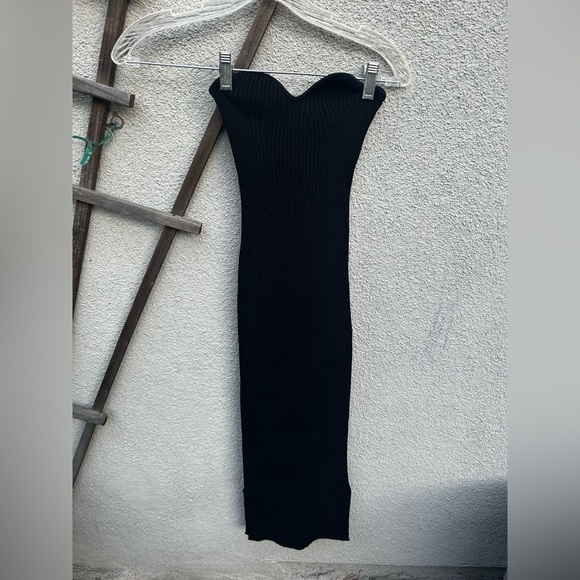 Khaite Loie ribbed-knit midi dress in Black - Picture 6 of 12